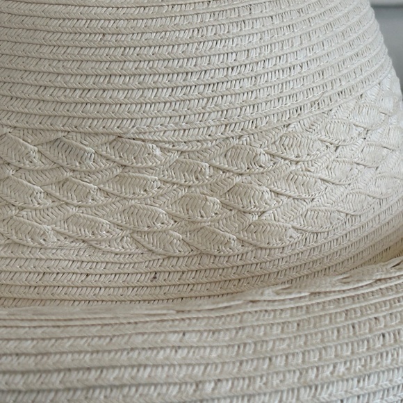 Women's Wide Brim Hat 100% Straw Paper Ivory Color - Picture 2 of 7